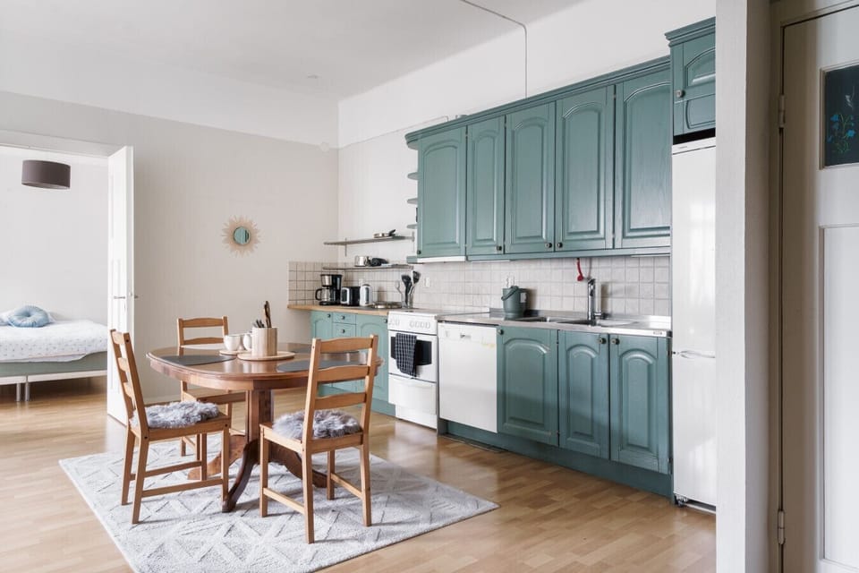 This bright, open kitchen and dining area is the perfect central hub for your stay. Whether you`re brewing a fresh cup of coffee or planning your next adventure over a meal, the space is airy and well-equipped.