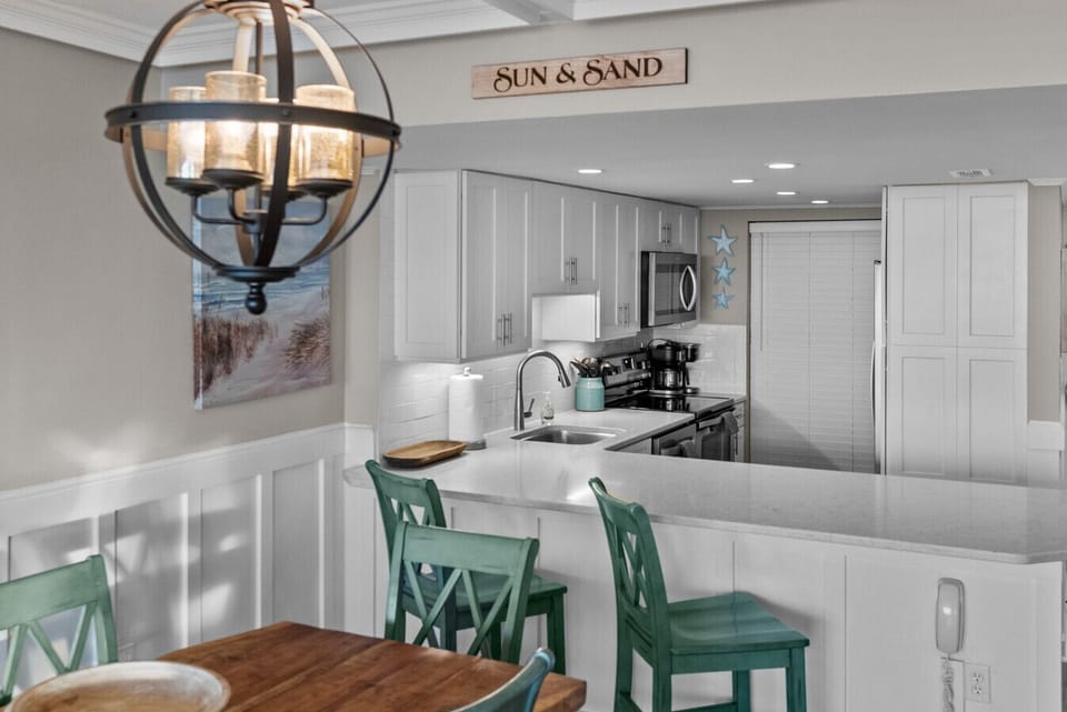 A kitchen that keeps everyone connected.