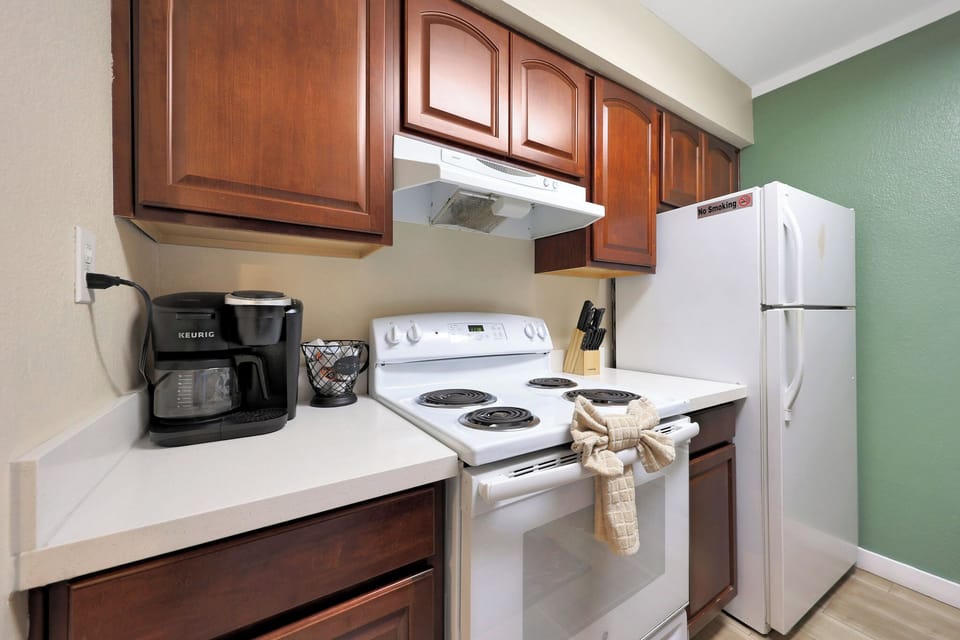fully equipped kitchen
