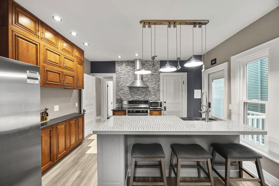 Full Kitchen and island