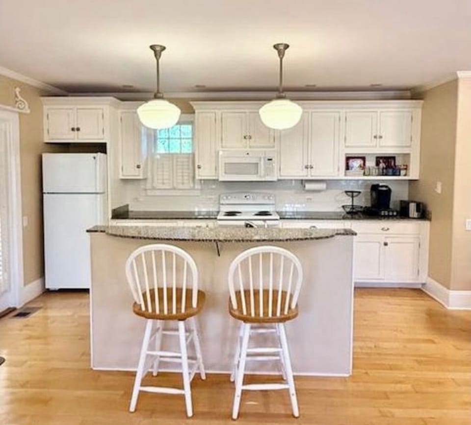 Full kitchen