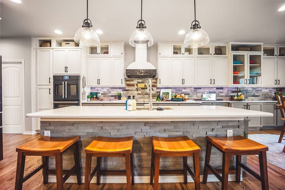 A fully stocked chef's kitchen built for big meals ^ bigger memories. 