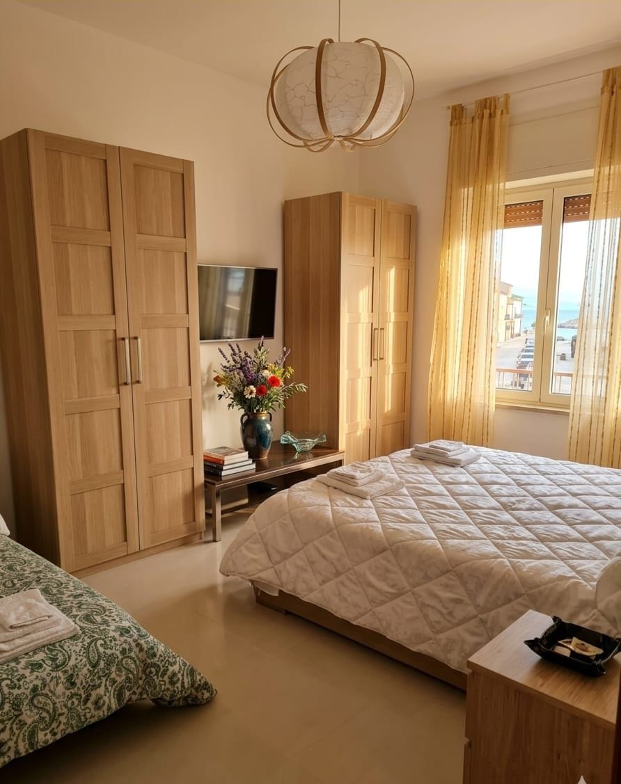 New apartment in Vomero 8 beds 600 mt from metro "4 Giornate". Apartment in Naples