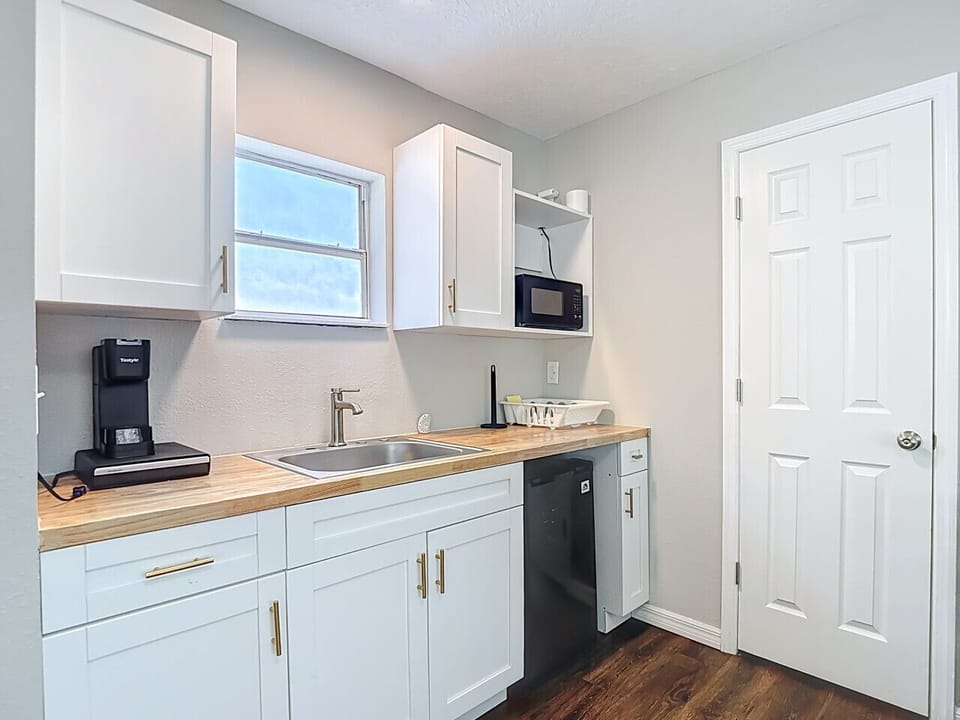 Stocked kitchenette w/ cooking necessities
