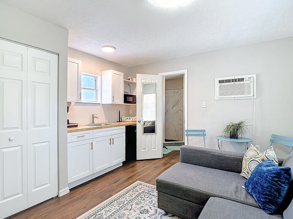 Stocked kitchenette w/ cooking necessities