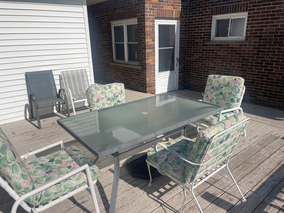 Outdoor dining