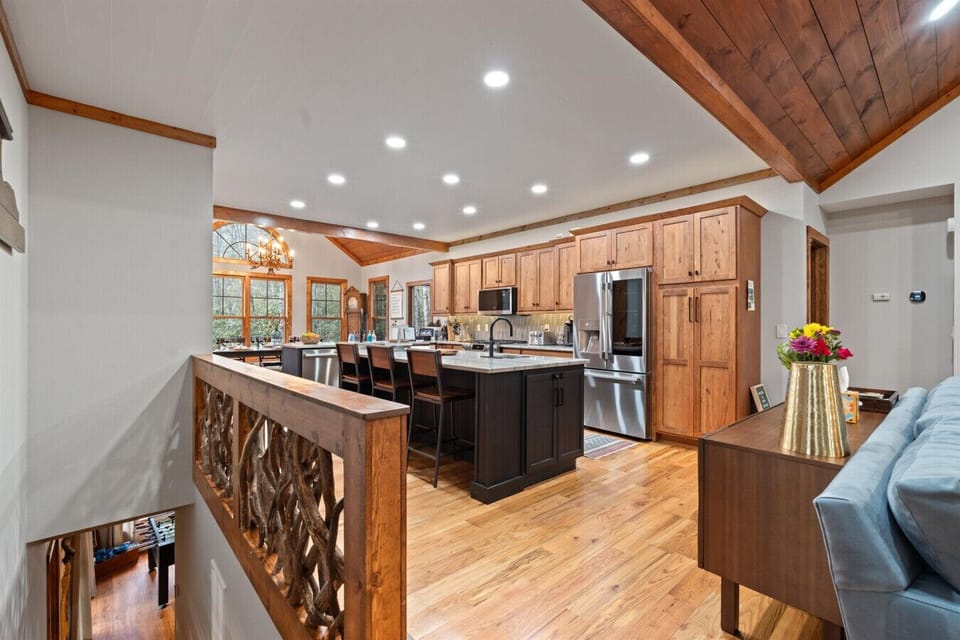 Open Kitchen | Island Seating & Warm Cabin Design