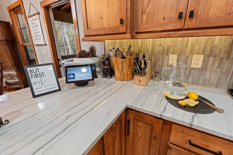 Open Kitchen | Island Seating & Warm Cabin Design