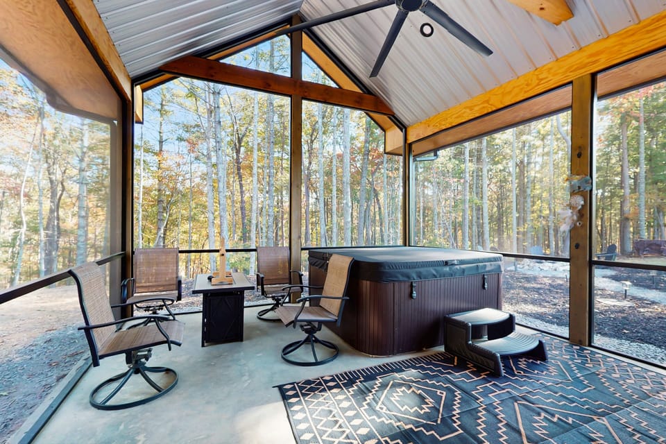 Indoor spa tub
