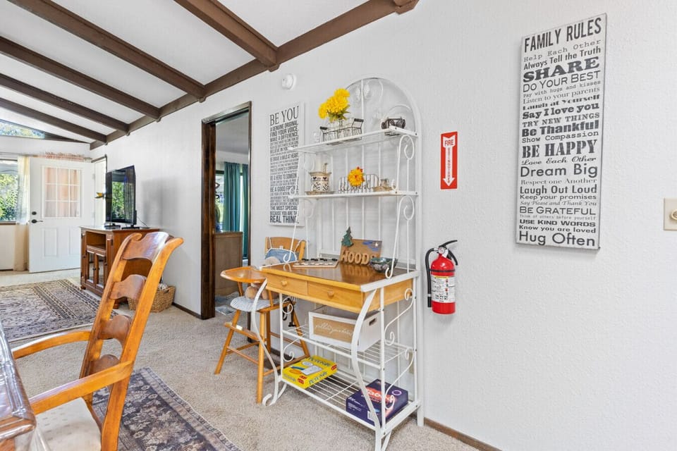 Dining Area | Bakers Rack | Living Room Access