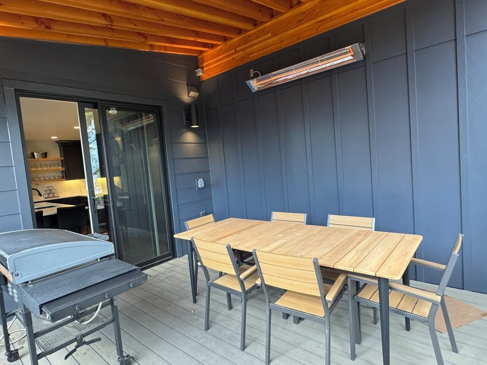 Heated deck with Blackstone grill