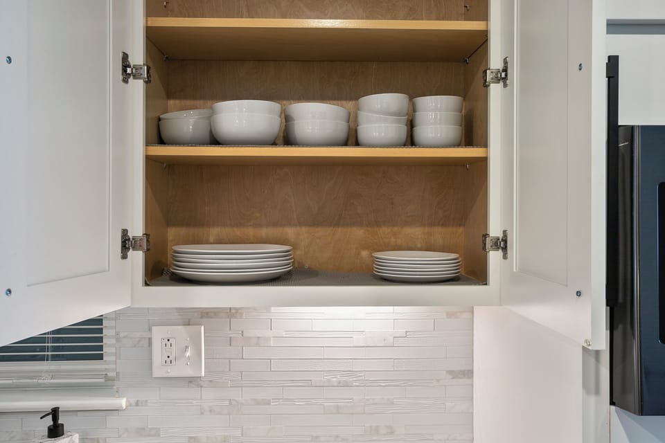 Full set of large & small plates and bowls. 