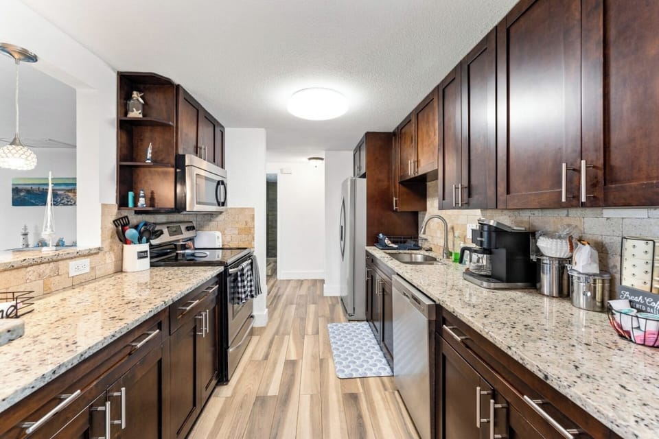 [Kitchen] ~ High-end appliances, Refrigerator, Stove, Oven, Microwave, Toaster, Blender, Air fryer, Ice maker, Coffee maker, 2-person breakfast bar