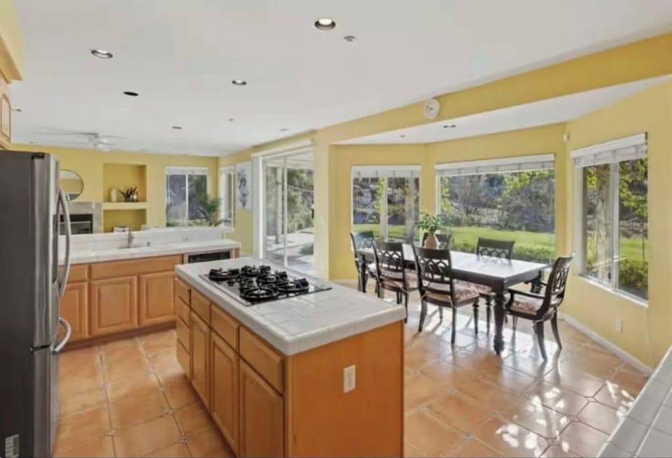 0a1ddb17ea334083d970c04bc6a0db54-uncropped_scaled_within_1536_1152