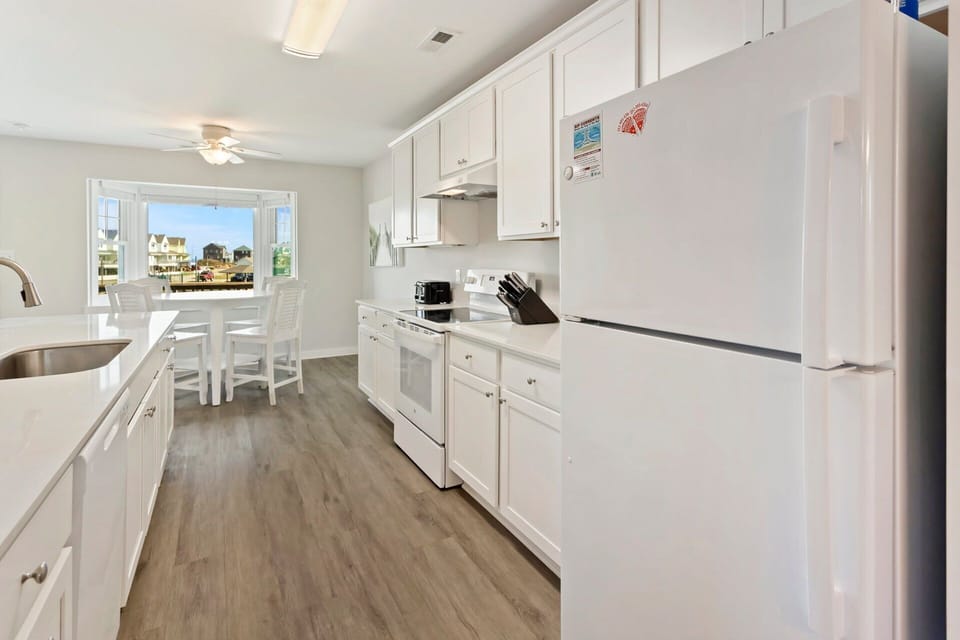 Kitchen: Fully equipped kitchen with ample counter space for meal prep.