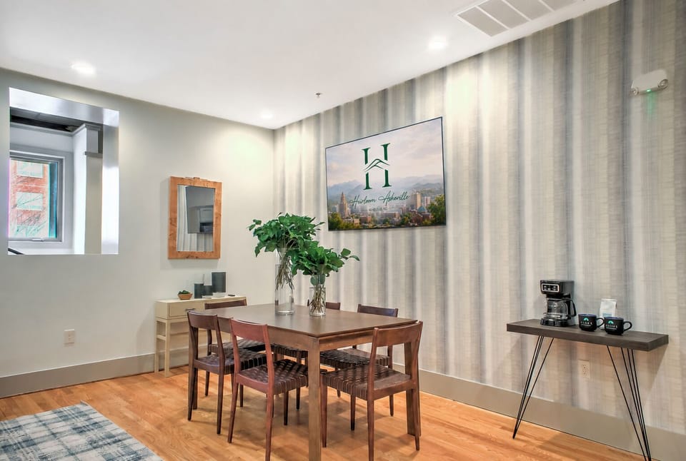 Dining Table | Seats 6