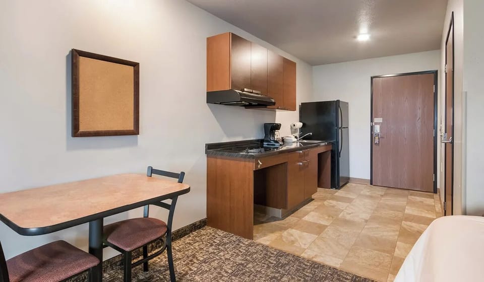 Kitchenette and Dining Area