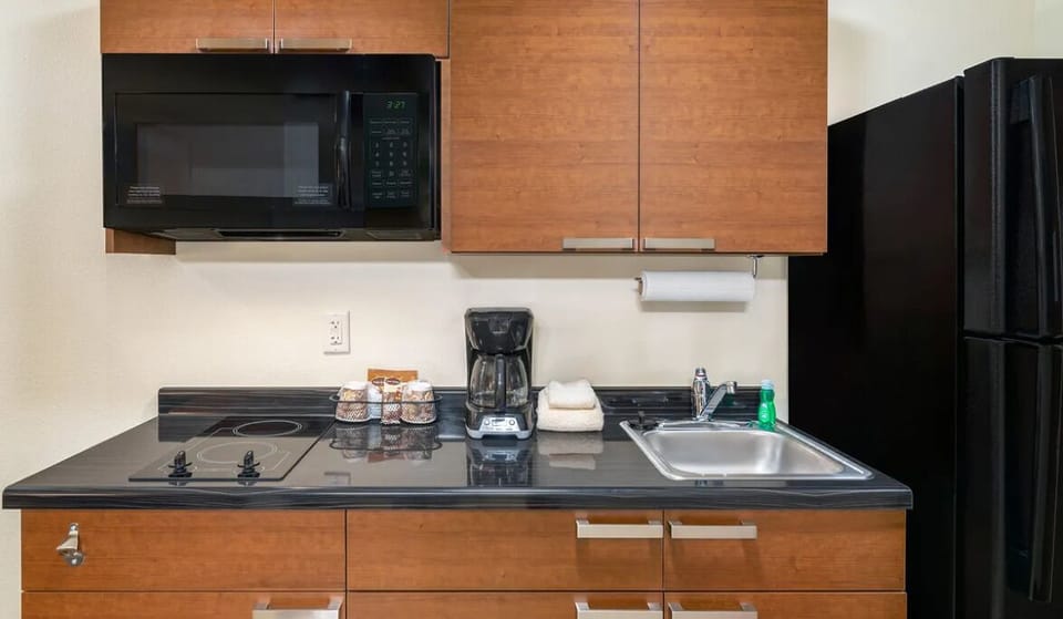 Start your day with an easy, fully equipped kitchenette.