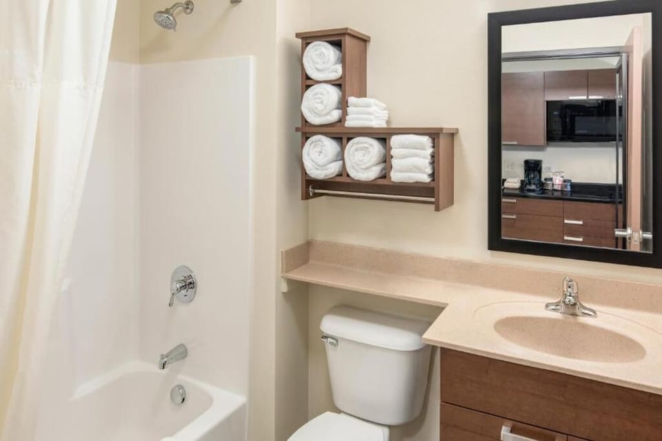 Refresh easily with a bright bath and plush towel stacks.