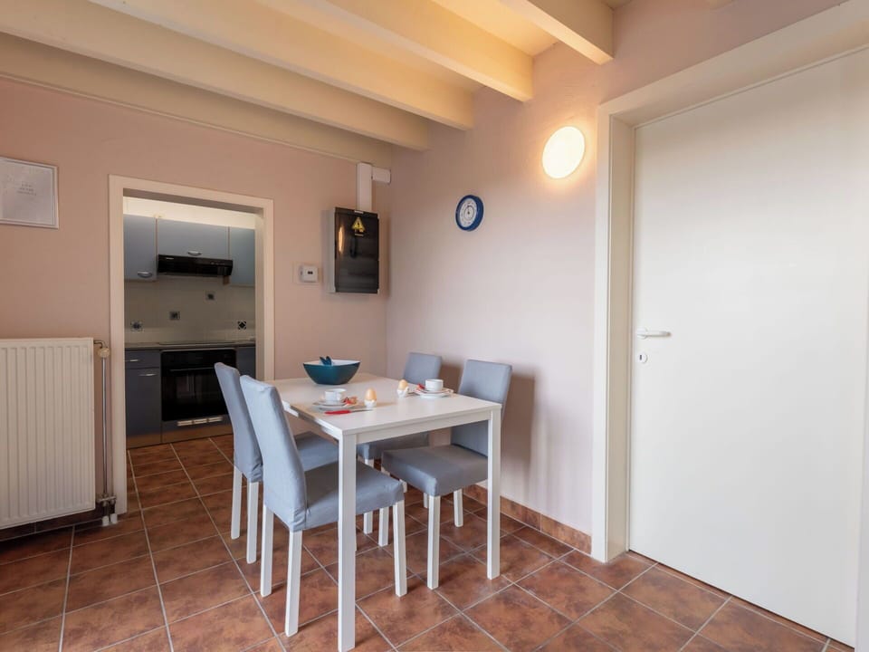 Flooring, Interior Design, Wood, Furniture, Floor, Ceiling, Lighting, Room, Home, Apartment