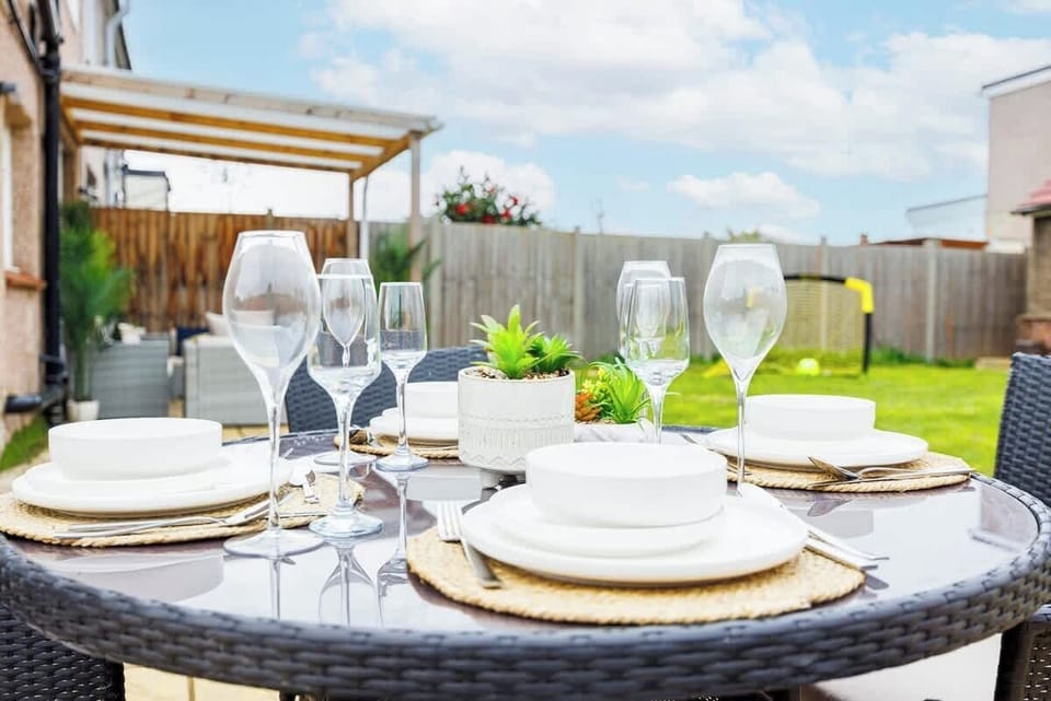 Garden at AV STAYS Short Lets & Serviced Accommodation