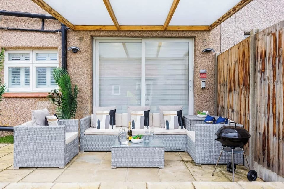 Garden at AV STAYS Short Lets & Serviced Accommodation