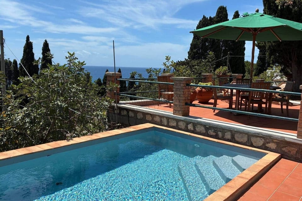 Torre Bianca swimming pool with panoramic views of the Gaeta sea and the Riviera di Ulisse
