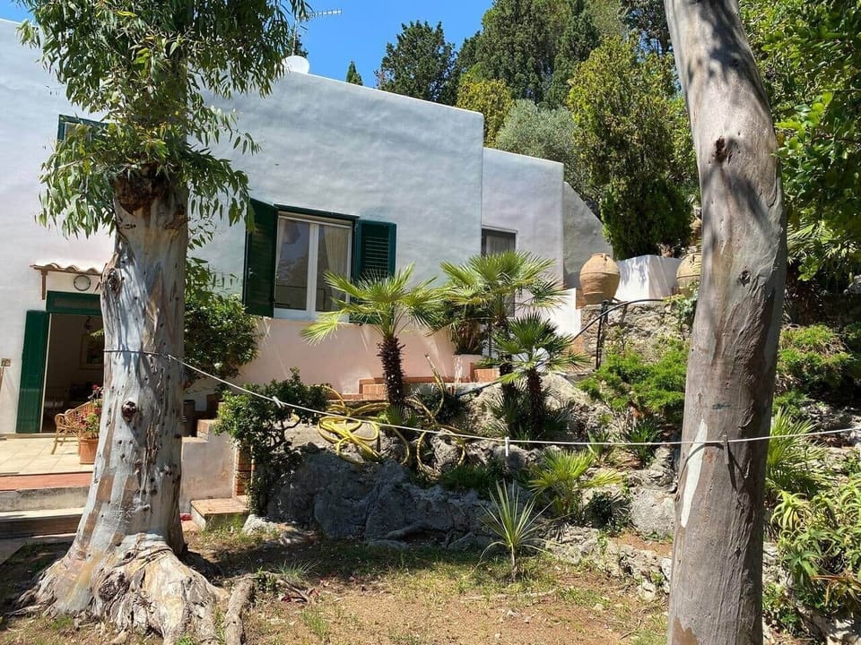 Casa Agave's private garden in Torre Bianca is surrounded by greenery and is exclusively for the use of the public.