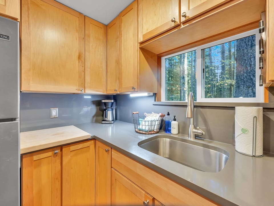 Little Chestnut Cabin- kitchen