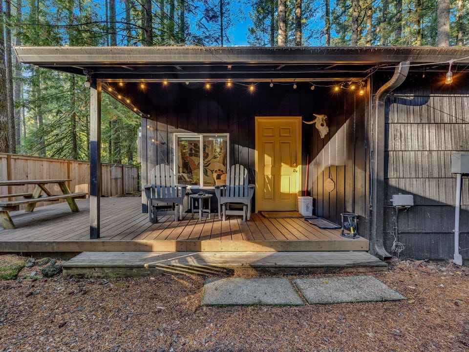 Little Chestnut Cabin- Entry