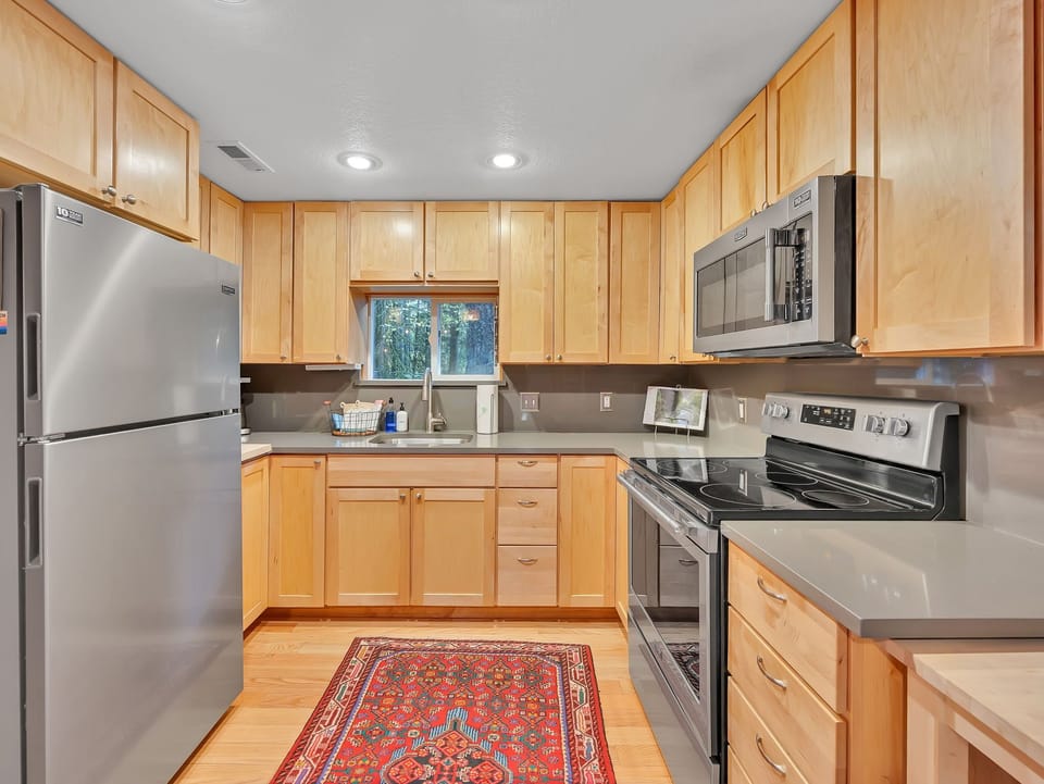 Little Chestnut Cabin-kitchen
