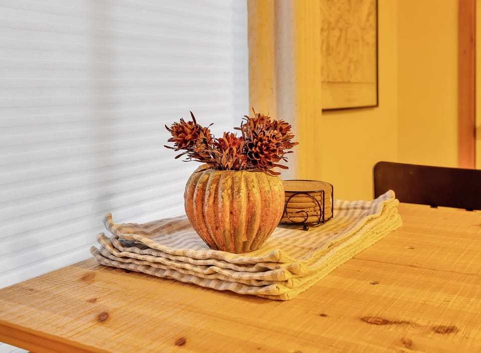 Little Chestnut Cabin-decor