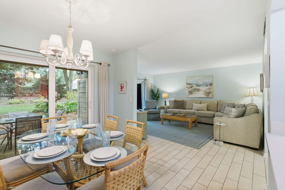 Bright Living and Dining Area with Room for Everyone