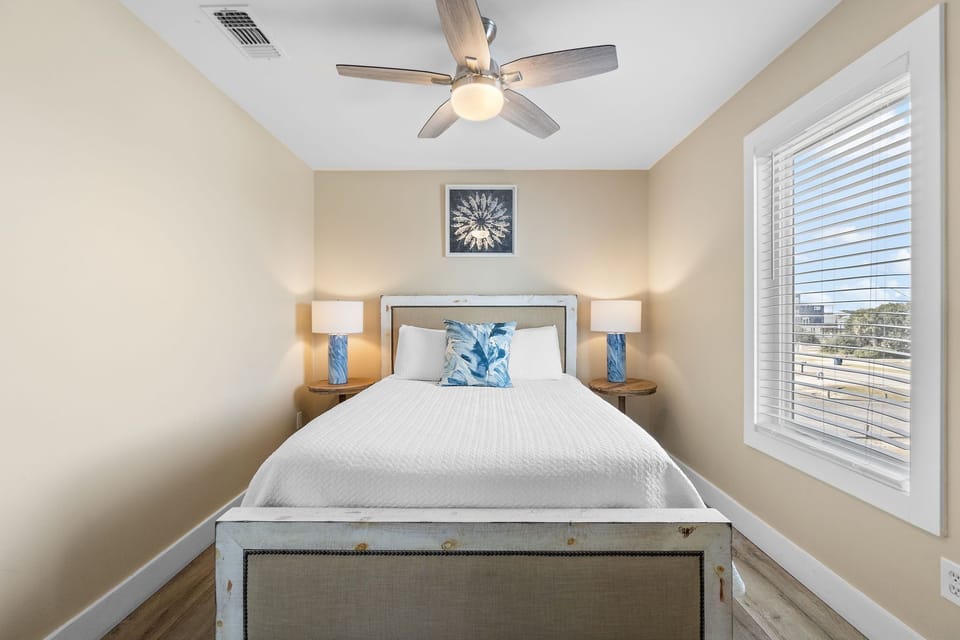 Upstairs guest bedroom 2