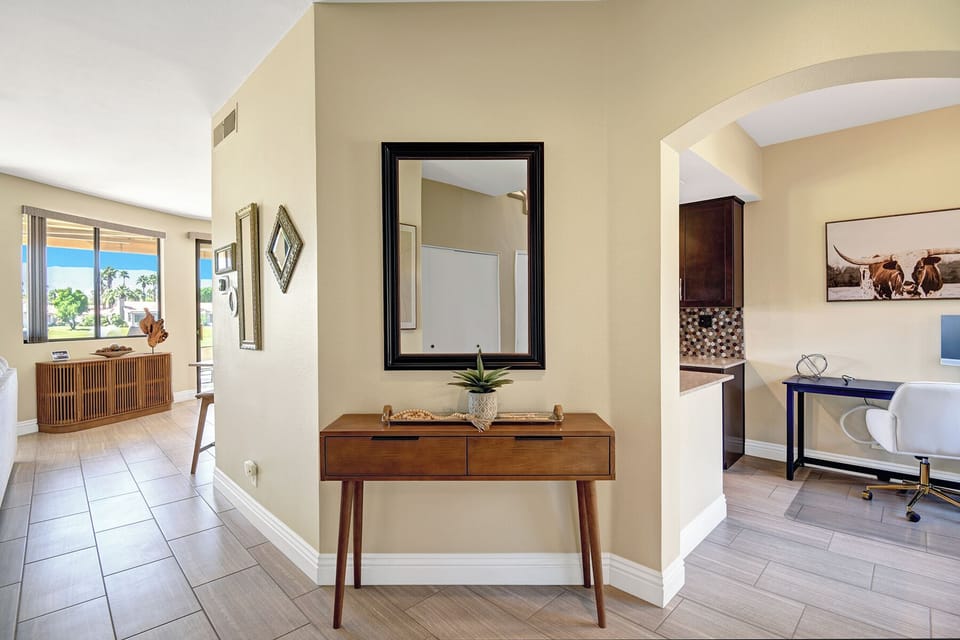 ENTRY WAY.jpg mls