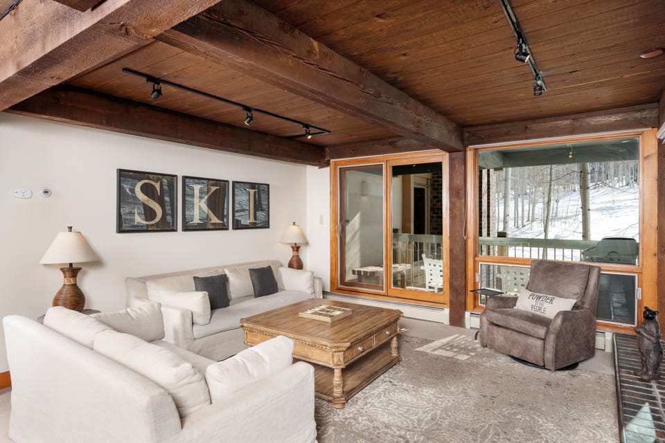 Spacious Living Room with Mountain View