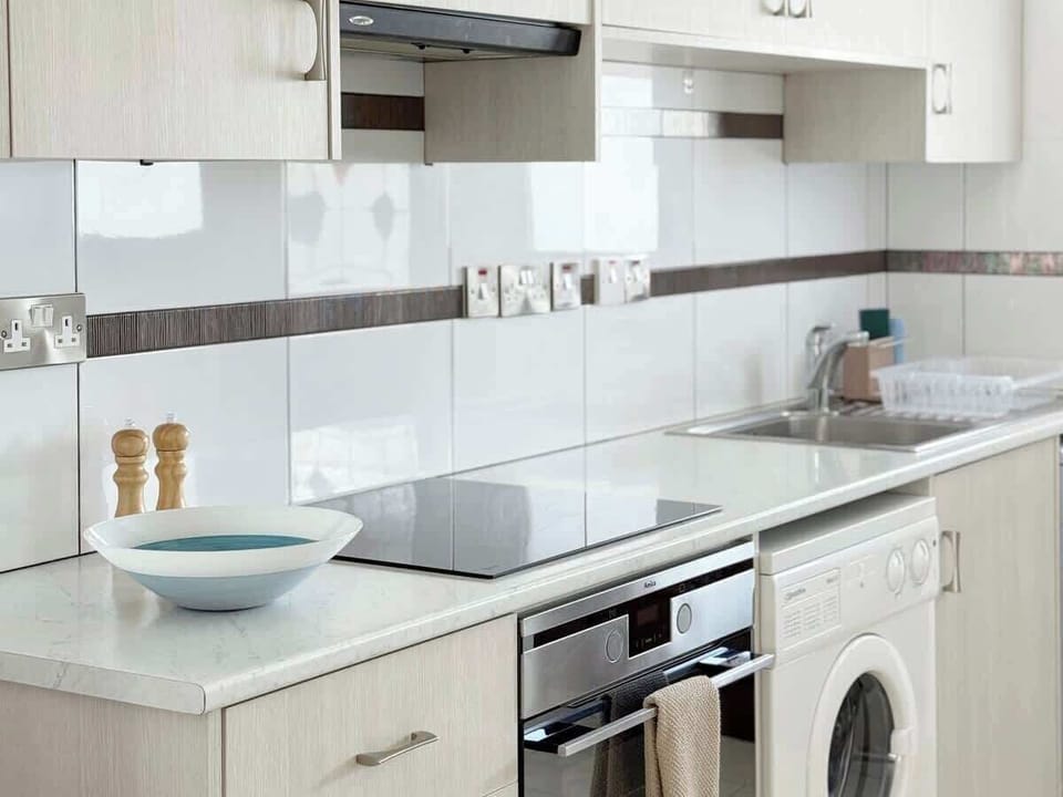 A fully equipped kitchen for short or long stays, with a dishwasher, washing machine, Nespresso machine, kettle, and toaster - everything you need to cook and enjoy home-style comforts during your stay in Larnaca.
