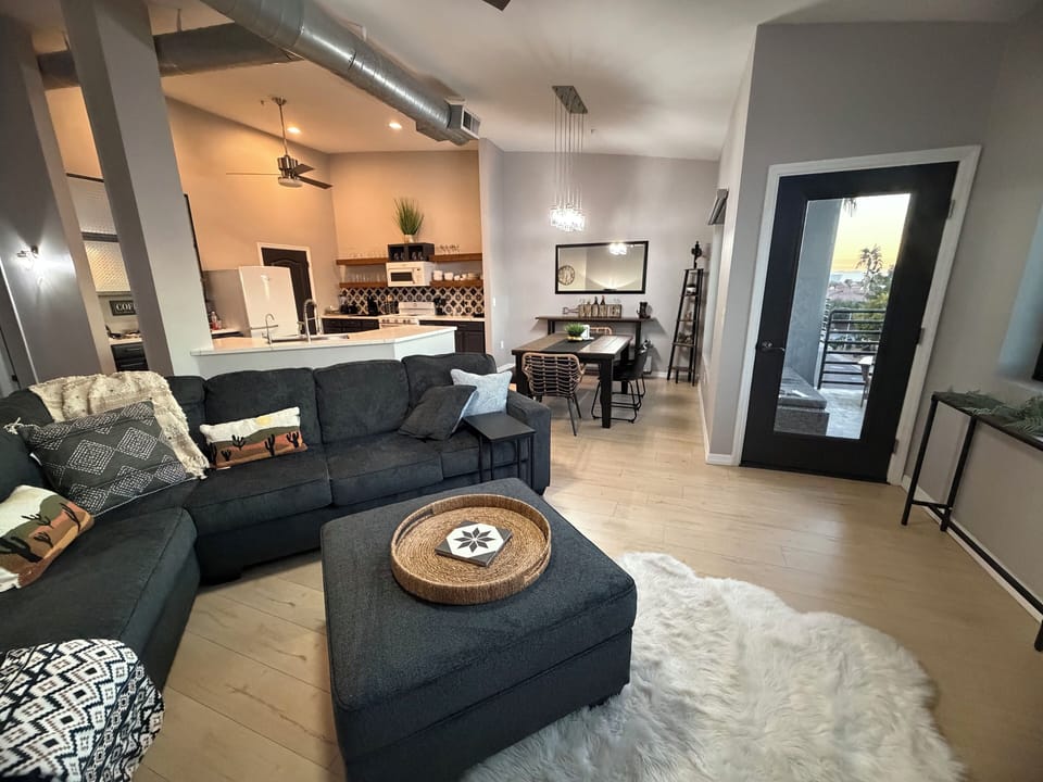 Living room & balcony