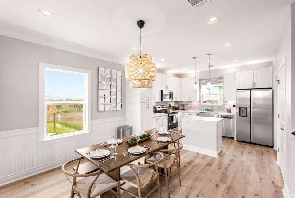 This dining area is located next to the kitchen