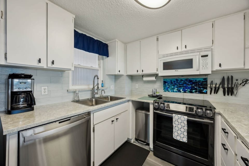 K6 Amelia South - Full Kitchen 2