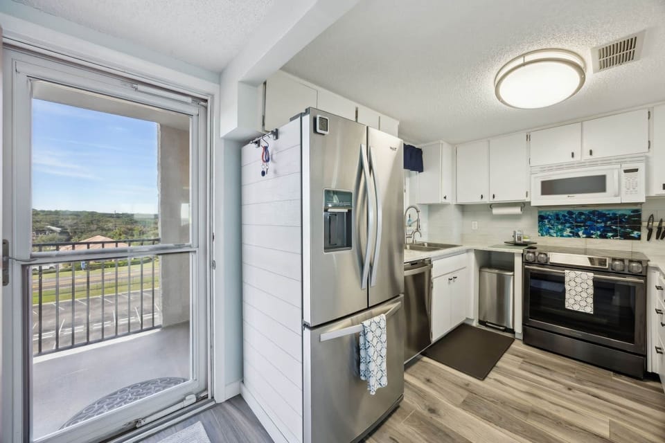 K6 Amelia South - Full Kitchen 1