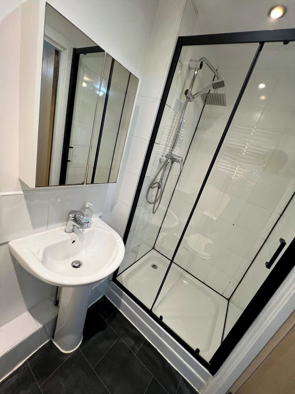 Ensuite rain shower &  toilet  