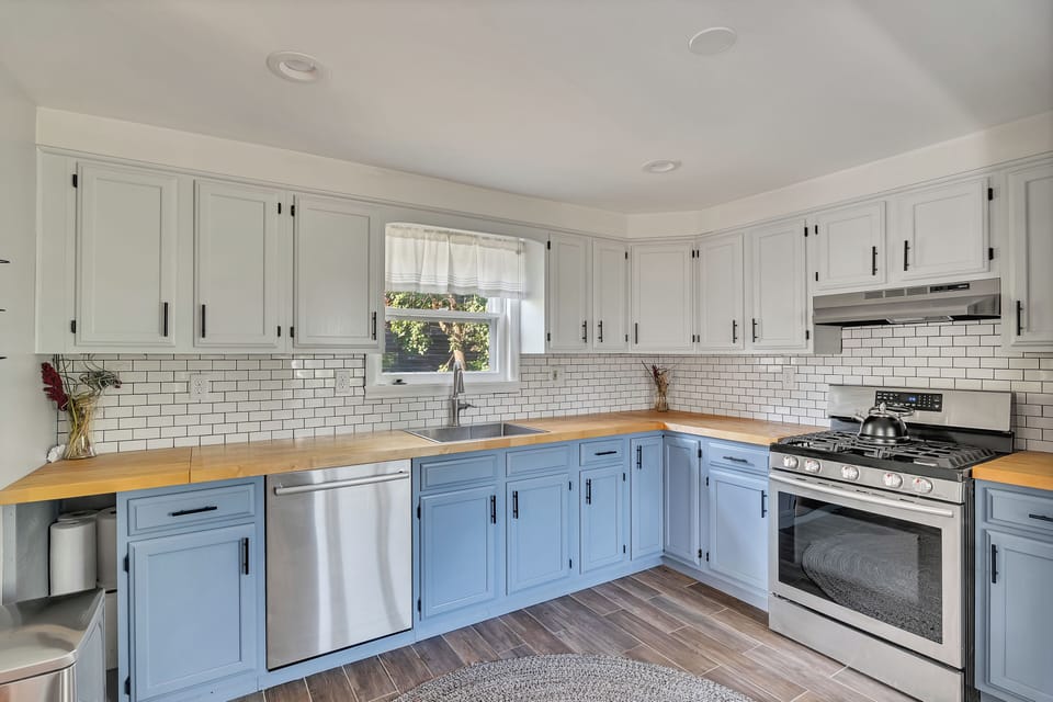 Large open modern kitchen