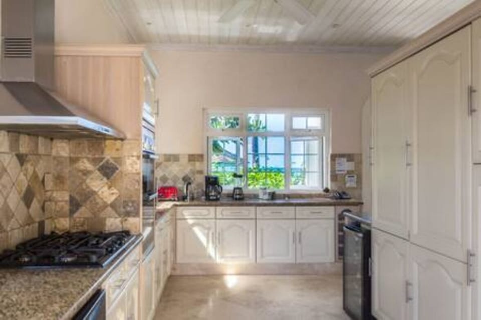 This well equipped kitchen includes a blender, coffee maker, dishwasher, gas hob, ice maker, kettle, microwave, oven, toaster, wine fridge and a washing machine and dryer.
