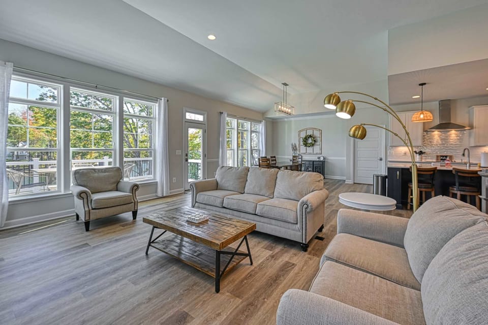 Effortless Entertaining – A refined great room designed for lingering appetizers, easy laughter, and unhurried evenings.