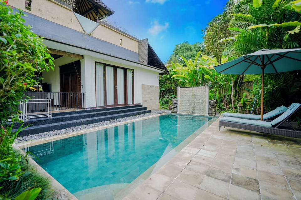 Relax by your private pool surrounded by lush tropical greenery 🌴💦