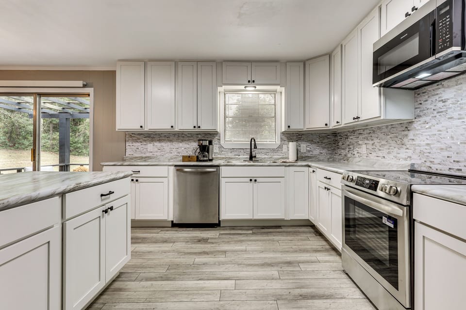 Kitchen | Dishwasher | Drip Coffee Pot