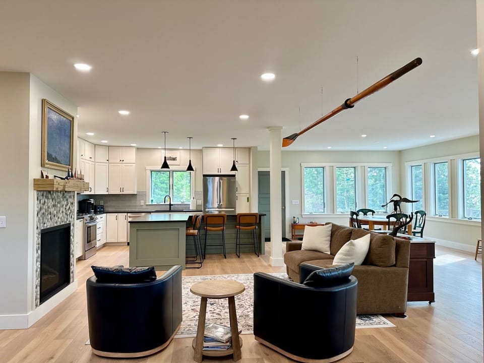 Open sitting area and kitchen-
