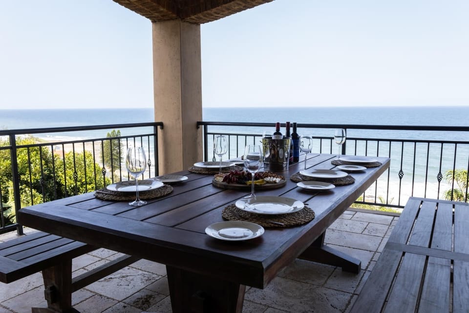 Balcony with Dining Area
