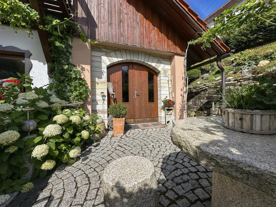 Entrance / Reception